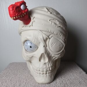 Zuru Smashers Dino Island Giant Skull Light Up/Color Change Eye Talks Blow Mold